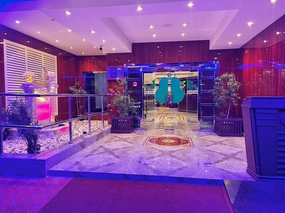 Benta Grand Hotel Llc Dubai Exteriör bild