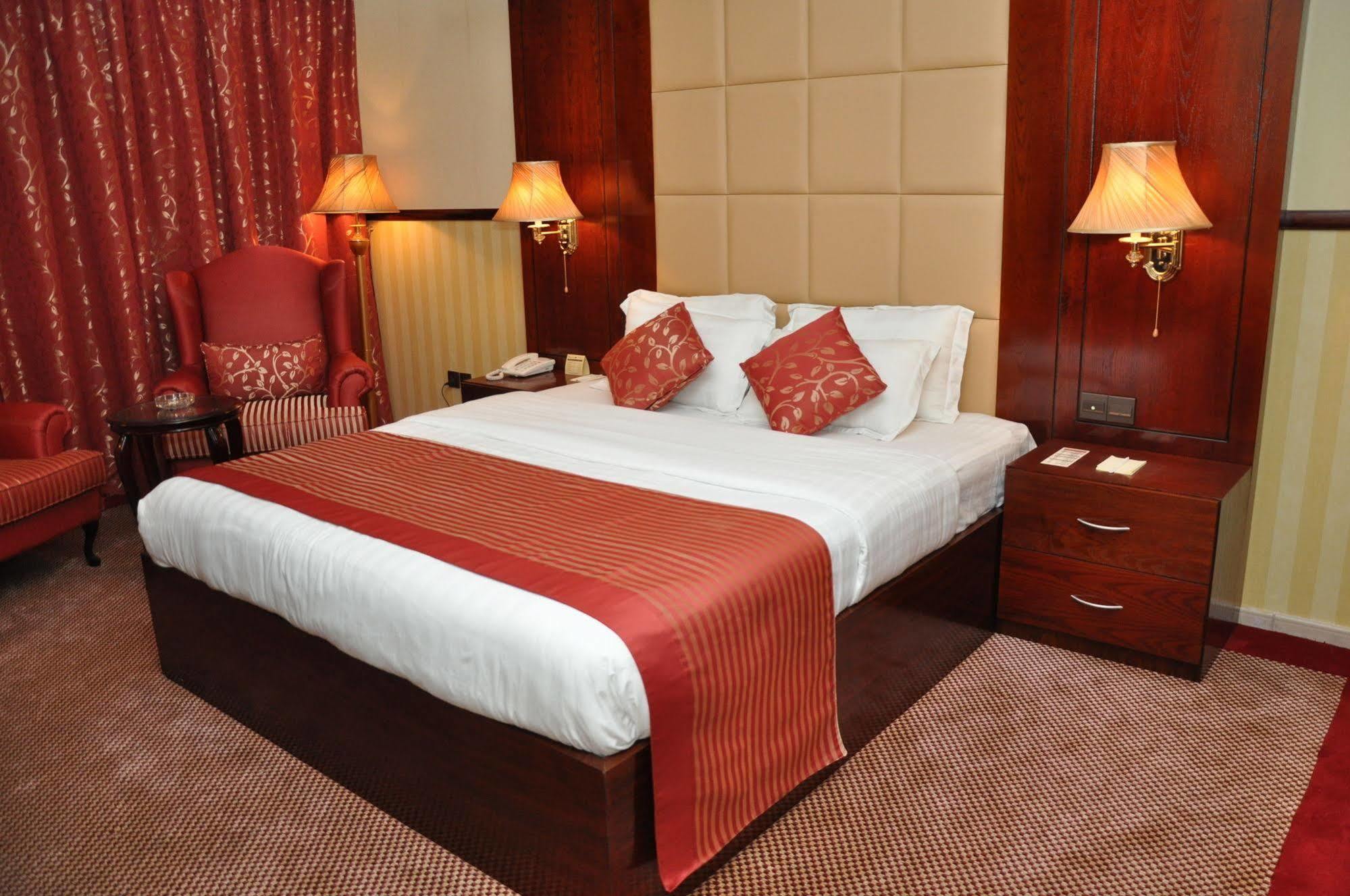 Benta Grand Hotel Llc Dubai Exteriör bild