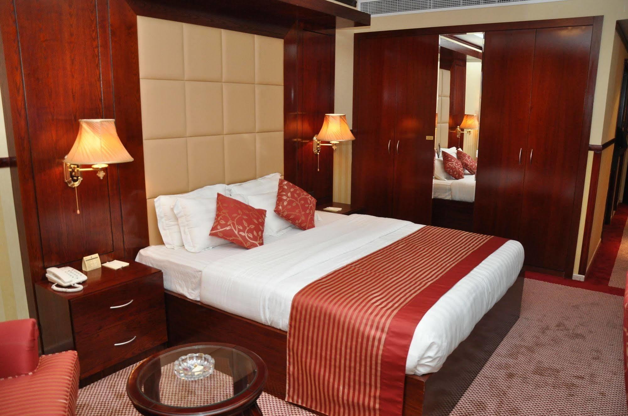 Benta Grand Hotel Llc Dubai Exteriör bild